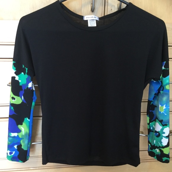 area code 407 Other - Size 10 girls 3/4 sleeve top Black floral NWT
